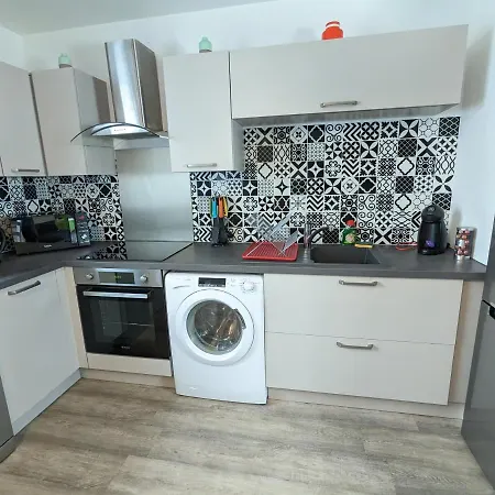 Beau-jean, Un Cocon Sympa 5 Min A Pied Du Centre-ville, Parking Prive, A 10 Min Du Chu Apartamento