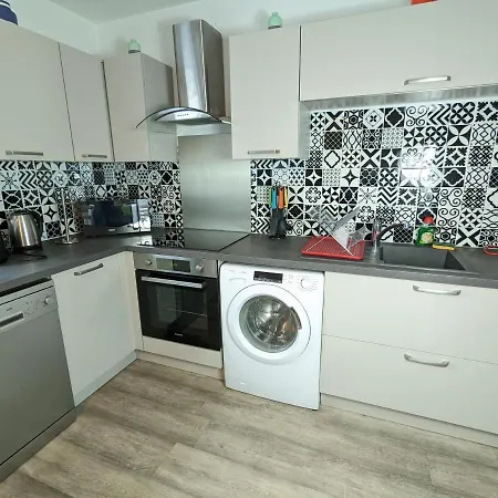Beau-jean, Un Cocon Sympa 5 Min A Pied Du Centre-ville, Parking Prive, A 10 Min Du Chu Apartment *
