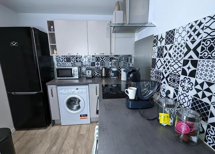 Beau-jean, Un Cocon Sympa 5 Min à Pied Du Centre-ville, Parking Privé, à 10 Min Du Chu Apartamento Poitiers