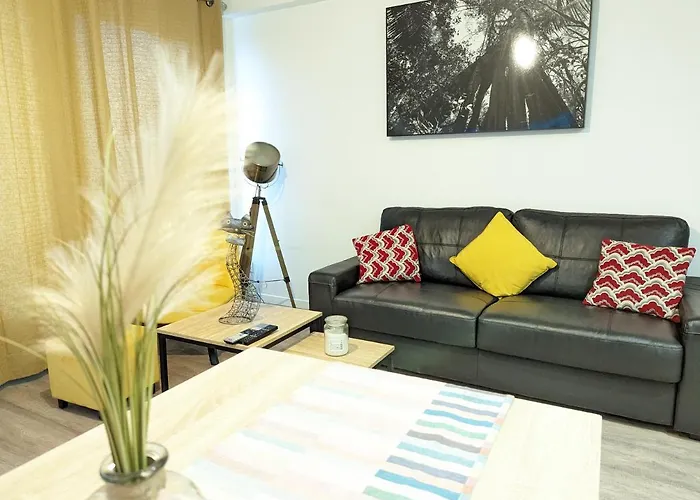 Beau-jean, Un Cocon Sympa 5 Min à Pied Du Centre-ville, Parking Privé, à 10 Min Du Chu Apartamento