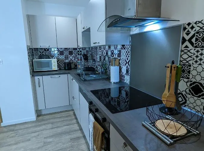 Beau-jean, Un Cocon Sympa 5 Min à Pied Du Centre-ville, Parking Privé, à 10 Min Du Chu Apartamento